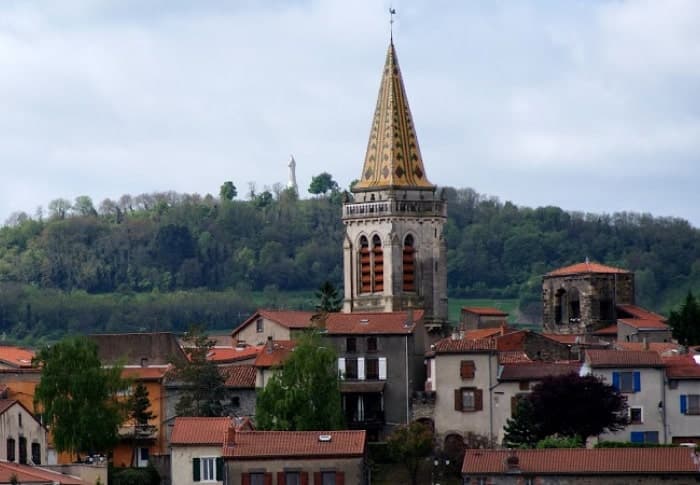 Orcet, près de Clermont-Ferrand, où se situe l'atelier La Cave à Bois