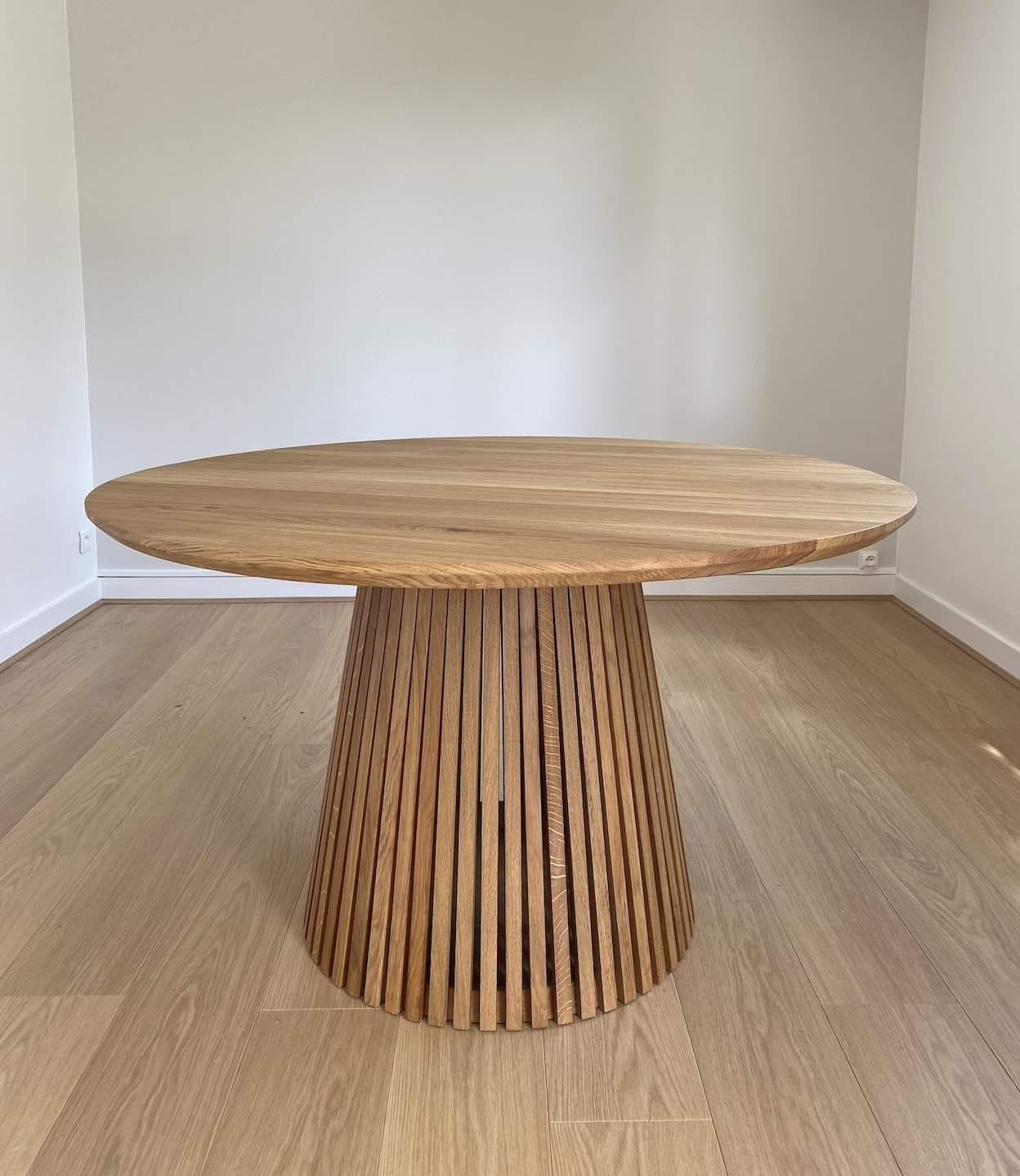 Table ronde en chêne massif conçue sur-mesure par La Cave à Bois