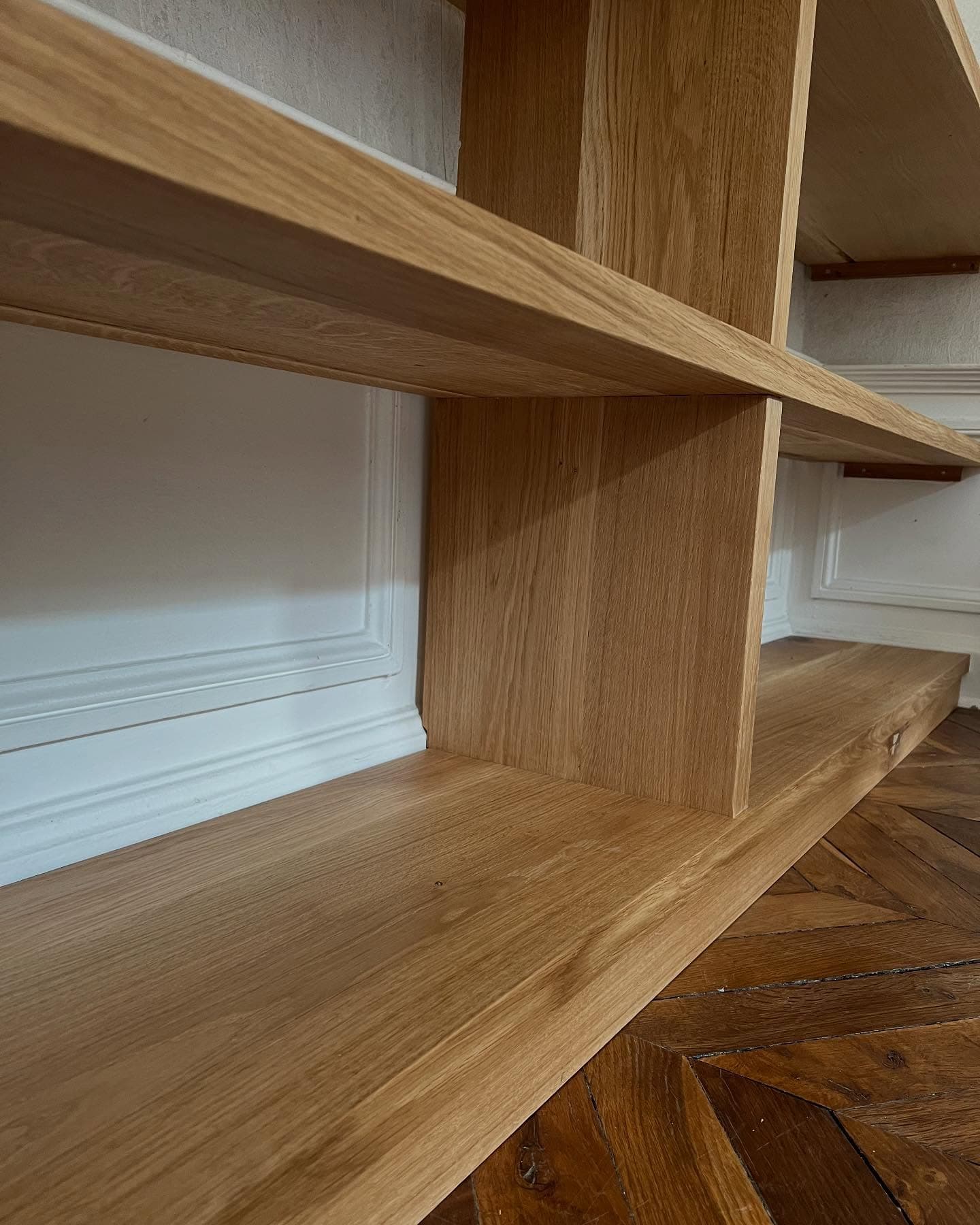 Petite bibliothèque en chêne massif sur mesure