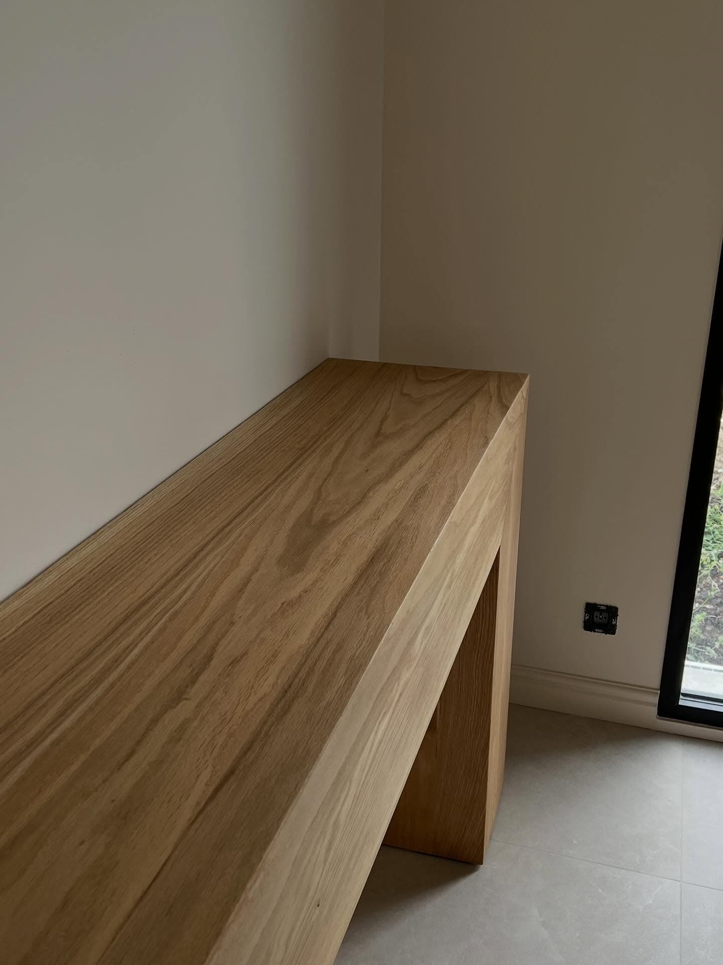 Console d’entrée en chêne massif, assemblage et coupe invisible, merci le chêne